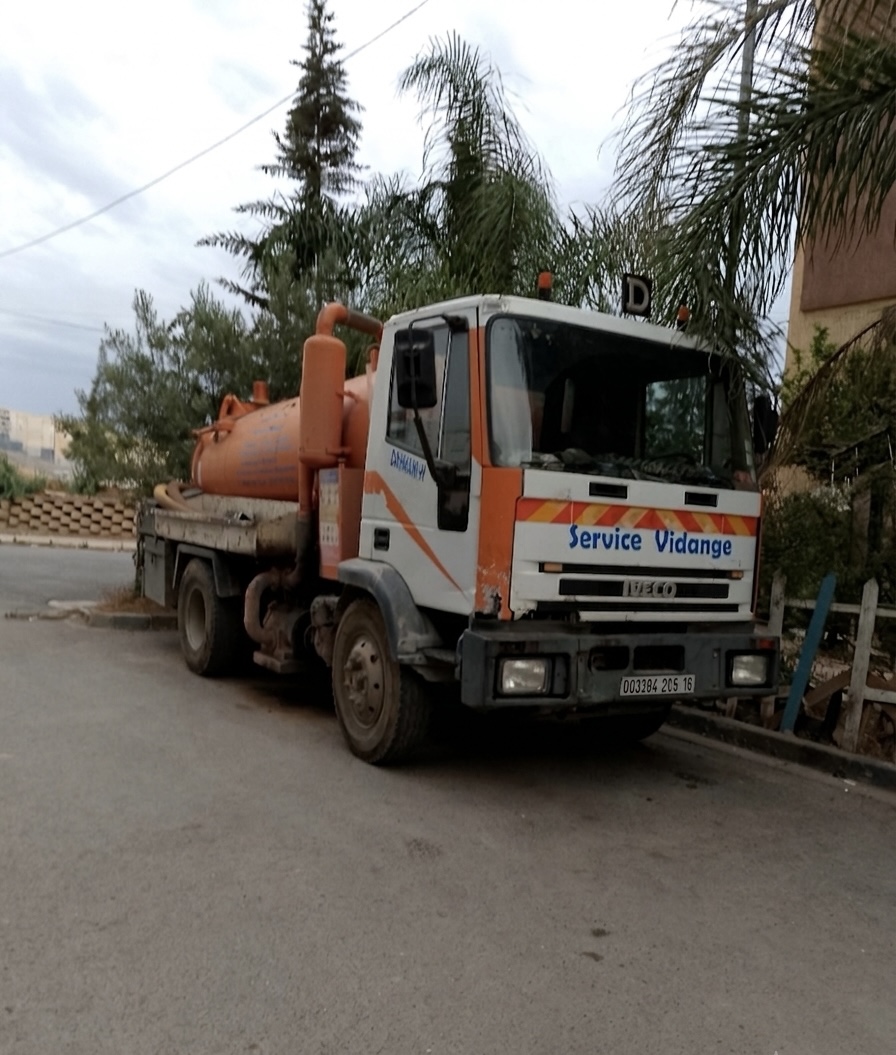 Camion hydrocureur ALPHA DÉBOUCHAGE — Vidange fosse septique